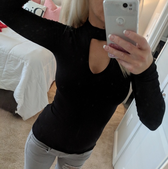 American Eagle Outfitters Tops - Back keyhole top